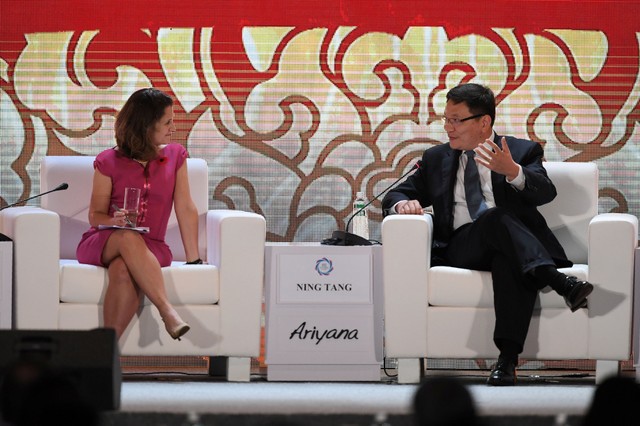 Nghị sự dày đặc của các quan chức cấp cao APEC